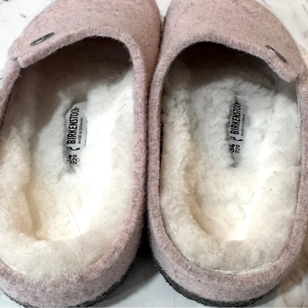 Birkenstock big kids pink shearling slipper 
34 220 L3 size 3-3.5 - Picture 6 of 9